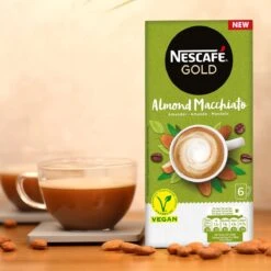 Nescafé Gold Almond Macchiato Oploskoffie - 6 Doosjes à 6 Zakjes 13 Nescafé Gold Almond Macchiato Oploskoffie - 6 Doosjes à 6 Zakjes -Koffie Kortings Winkel 1200x1200 285