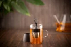 AdHoc Floatea Drijvend Thee-ei - H 130mm - Zwart 24 AdHoc Floatea Drijvend Thee-ei - H 130mm - Zwart -Koffie Kortings Winkel 1200x800 37