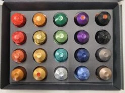 Koffie Proeverij Pakket Met 20 Stuks Verschillende Smaken En Mystery Card 'Enjoy The Sweet Moment' Met Persoonlijke (video) Boodschap | Verjaardag | Sinterklaas | Kerstpakket | Vaderdag | Moederdag | Jubileum | Valentijnsdag -Koffie Kortings Winkel 1200x899