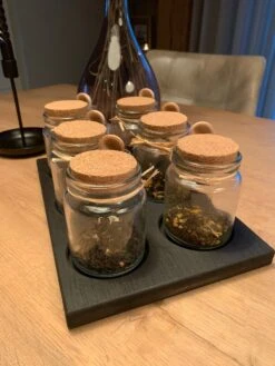 Theeplank Black Edition Met 6 Potjes En Houten Lepel Voor Thee Theeplateau ( Vervanger Van Theedoos ) MeubelZwagerij -Koffie Kortings Winkel 900x1200 7